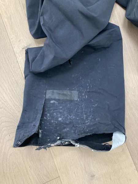 Funktionshose mit kaputtem Kantenschutz